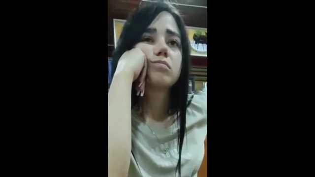 Aburrido mi prima me graba antes de follarme