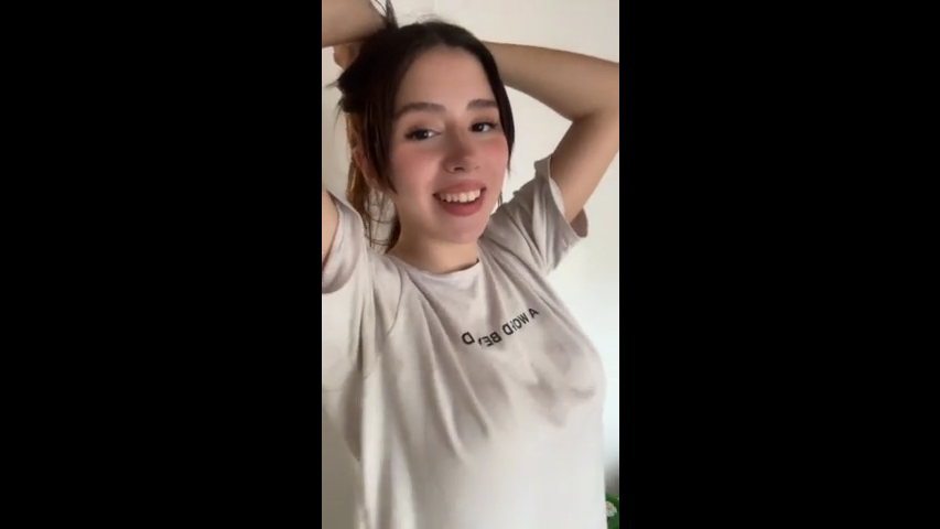 Adolescente sexy haciendo tiktok para excitarte XXX