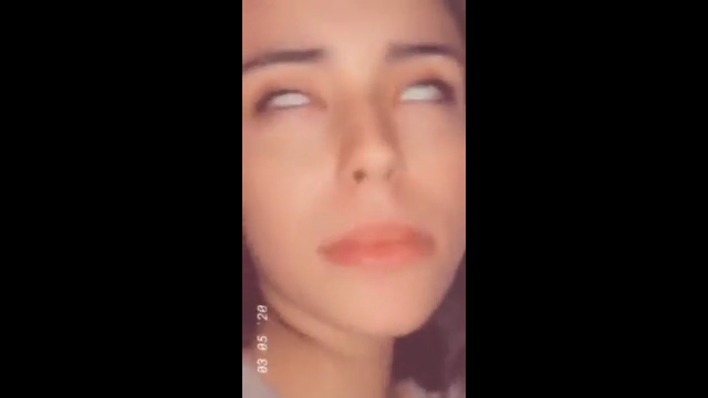 Adolescente universitaria cachonda se la follan