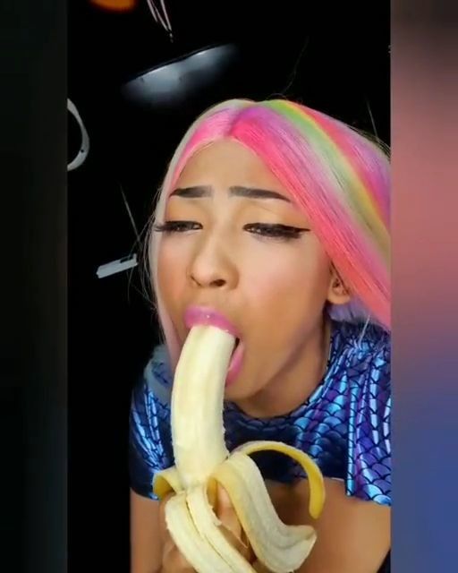 Aliany Garcia se mete unq banana