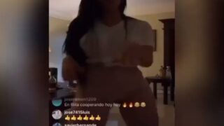 Amelia Alcantara desnuda en un live de instagram