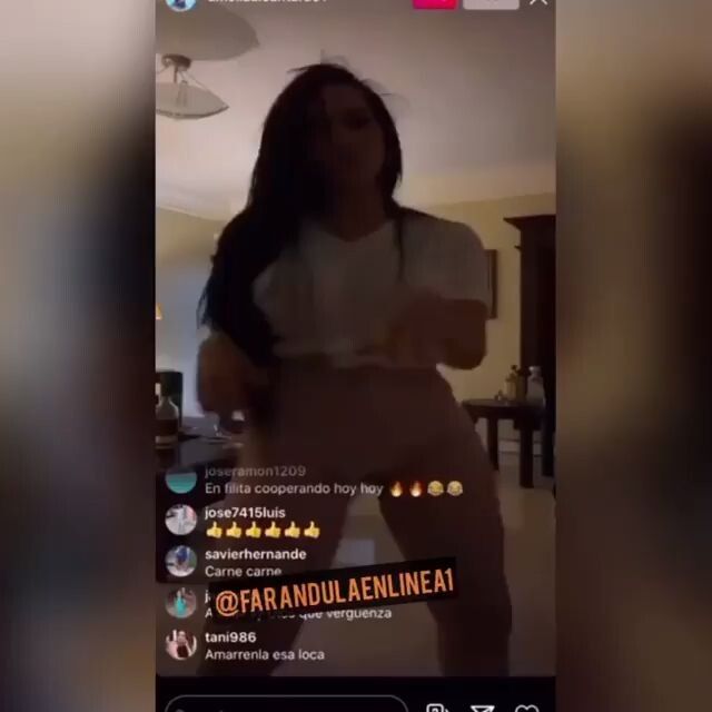 Amelia Alcantara desnuda en un live de instagram
