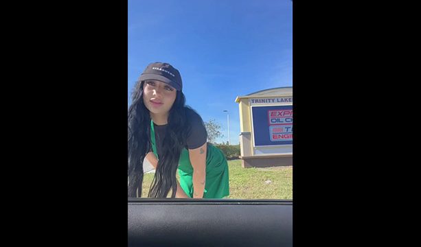 Auhneesh entrega follando sexo en el coche