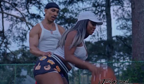 Breyana jugando baloncesto antes de ser follada