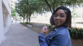 Canela Saltando su gran culo sobre la polla del vecino