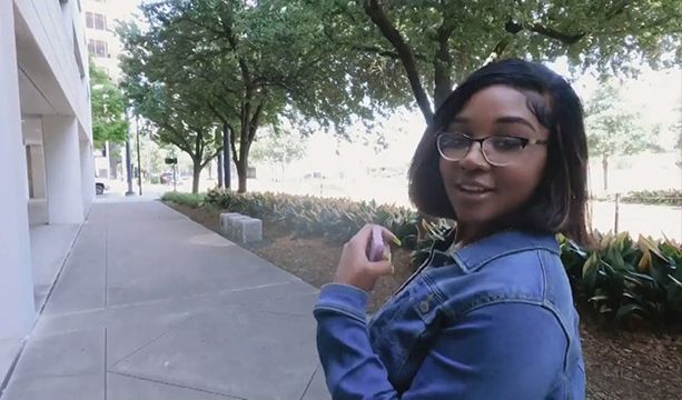 Canela Saltando su gran culo sobre la polla del vecino