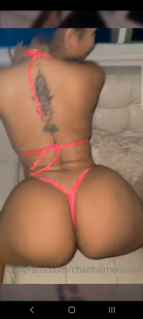 Chantal Medina meneando el culo