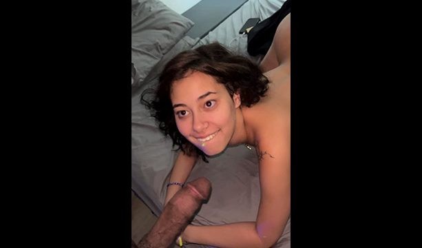 Cubana Ordeñando una verga Playhousefans