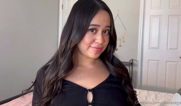 Dania vegax coño mojado recibe un creampie