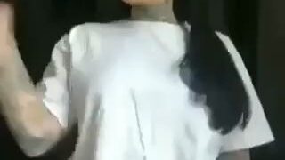 Doble de Cazzu masturbandose en Challenger