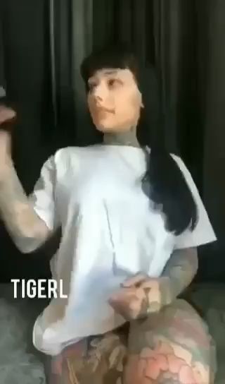 Doble de Cazzu masturbandose en Challenger