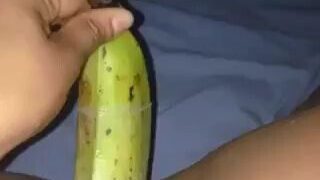 Dominicana se masturba con un platano