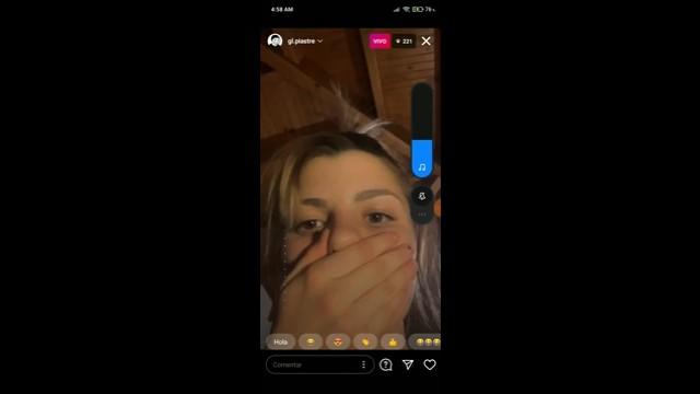 Dos lesbianas follando en un Live de Instagram