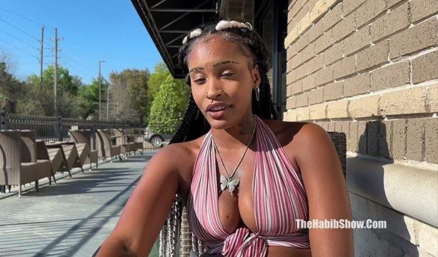 Ebony Tori Toots follando y dándose placer con su vibrador