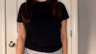 Enseñando las tetas en Tik Tok