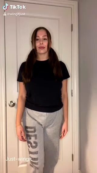 Enseñando las tetas en Tik Tok