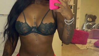 Gailen la moyeta masturbandose