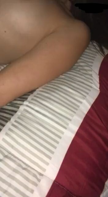 Hacen un trío y las mujeres terminan solas