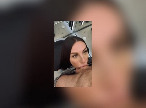 Increíble Garganta Profunda en el vestuario de la tienda