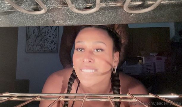 Increíble criada Jaaden follándose a su jefe