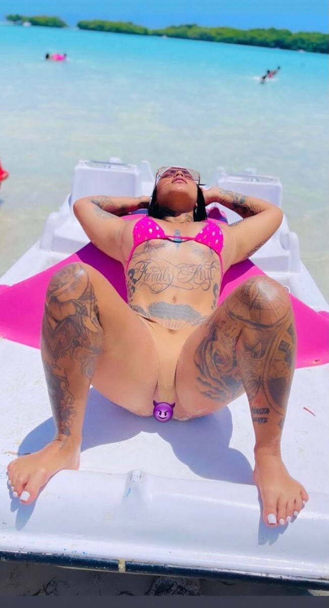 India Fresh moviendo el culo