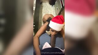 Jayla Page chupando una BBC en la cocina