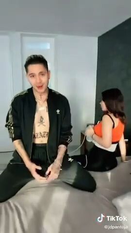 Juan de dios se toma la leche materna de Kimberly Loaiza