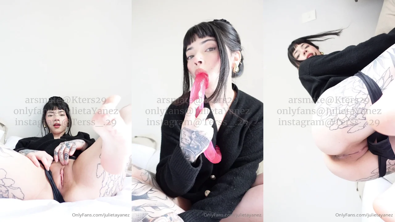Julieta Yañez masturbandose con dildo rosa