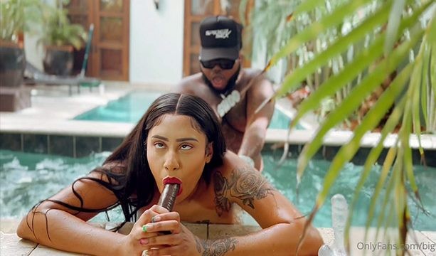 KattVD Follando al aire libre en una entrevista