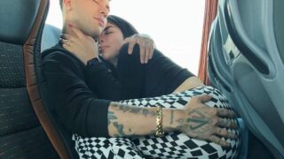 Kimberly Loaiza y JDP acariciándole el culo