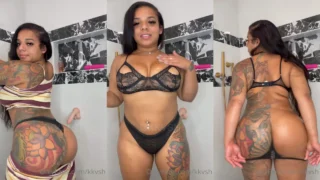 Kkvsh aceitada y con dildo en la boca