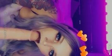 La exótica Siegexxx chupando a su amiga por la noche