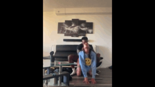 Le dije que viniera para poder usar ese culo.