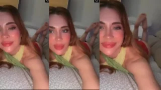 Lizy P moviendo la cola