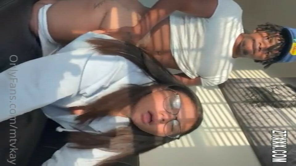 MTVKay chica gafas follada doggystyle