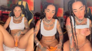 Mestiza le gusta masturbarse para su publico