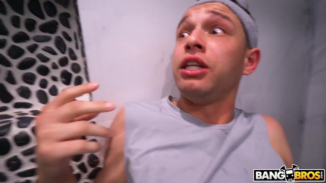 PAWG Jenna Starr deja que su hermanastro la folle