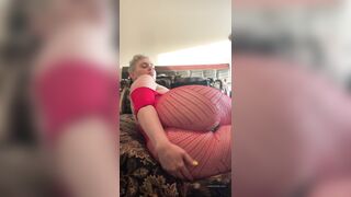 PAWG lencería roja masturbándose para ti