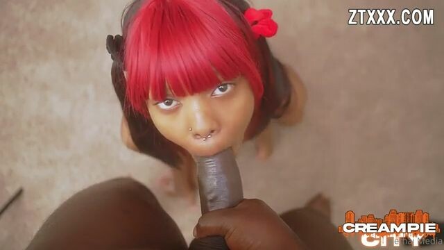 Petite Baezy cabalgando y recibiendo creampie