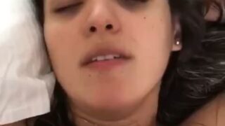 Primero lo pide suave y después fuerte