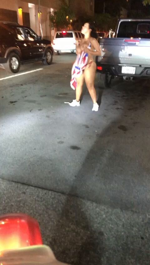 Puerto riqueñas desacatada en las calles de NY