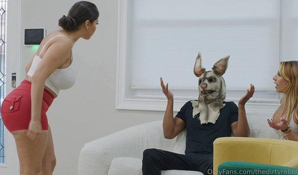 Rebecca cachonda follada duramente en el sofá