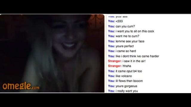 Rubia se pone cachonda en omegle y comienza a masturbarse