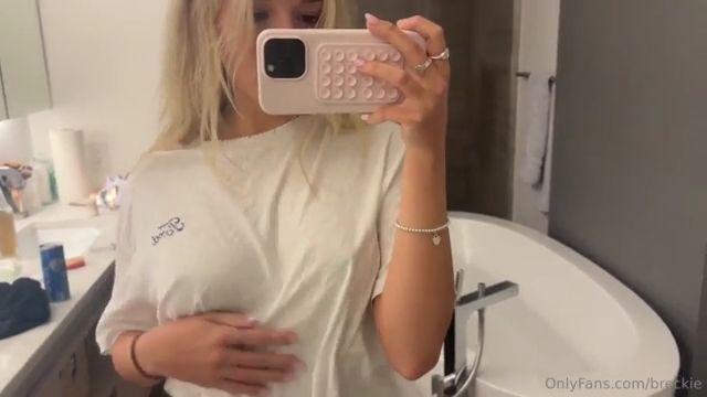 Se filtró el video de Nipslip de Breckie Hill Titty Play