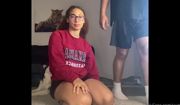 Se filtró el video sexual de Auri con su coño peludo