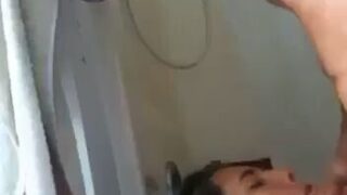 Se le viene en la cara y la recibe con hambre