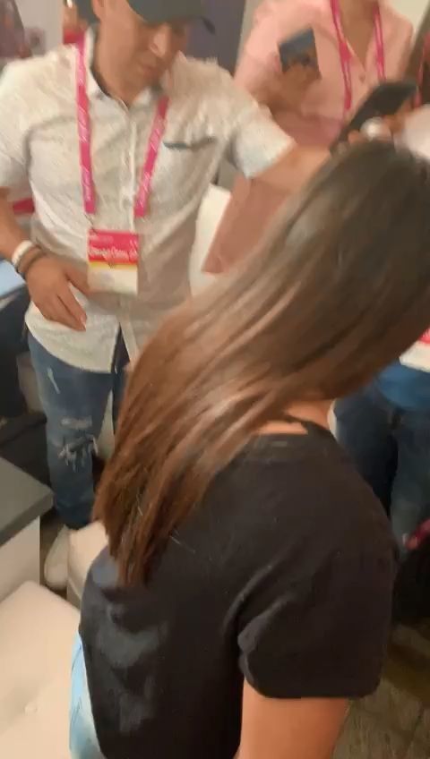 Se masturba en publico por una promoción