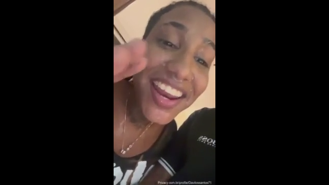 Segunda parte brasileña facial en escaleras públicas