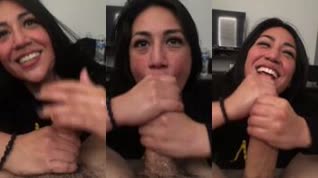 Su hermana entra y la sorprende chupándosela a su novio