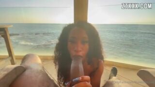 Theeministalli comiéndose una super bbc al aire libre